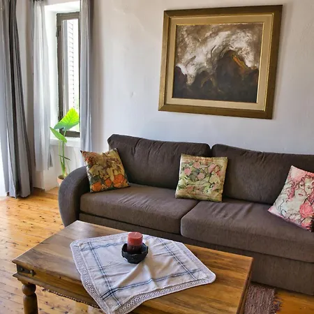 Διαμέρισμα Velanidia Homestay *